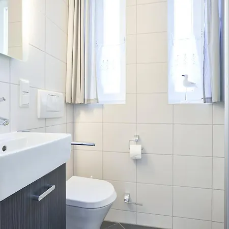 Moderne Mit Balkon - Ostseeurlaub In *